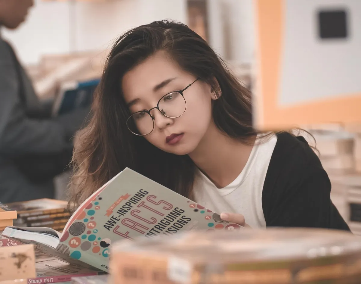 Audiobooks vs Print Books: Which Format Fits Your Reading Life?